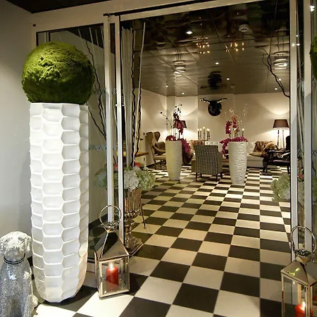 De Maison Rouge Hotel
