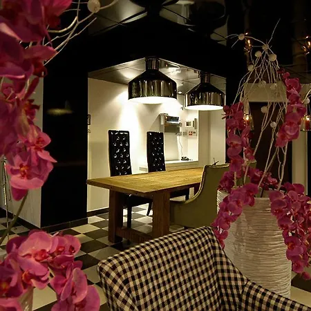 De Maison Rouge Szálloda 4*