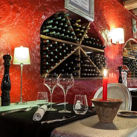 Szálloda De Maison Rouge 4*
